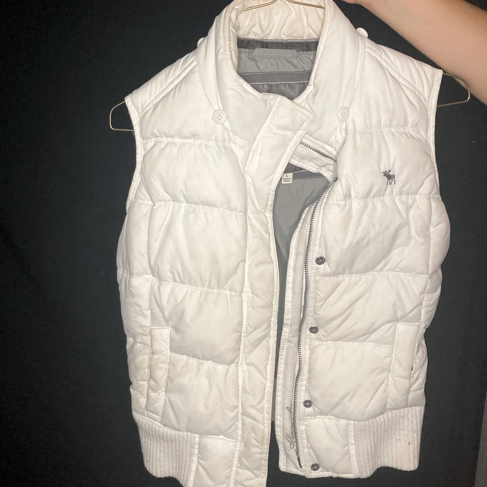 Abercrombie Children’s puffer vest (SMALL STAIN)